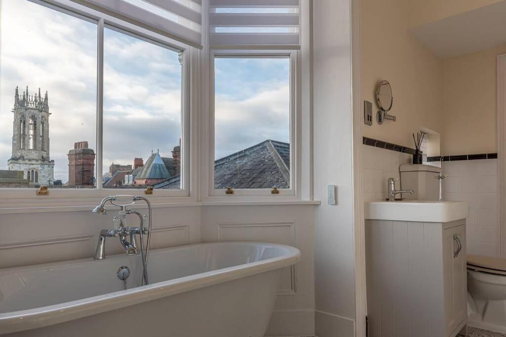 Luxury Apartment Rowntree House Across From The Shambles 约克 外观 照片